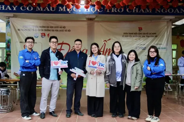 Trí Khang Pharma đồng hành cùng “Đông ấm 2024” chia sẻ yêu thương đến bà con vùng cao