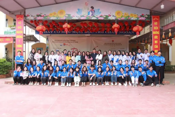 Trí Khang Pharma đồng hành cùng “Đông ấm 2024” chia sẻ yêu thương đến bà con vùng cao
