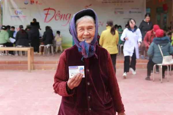 Trí Khang Pharma đồng hành cùng “Đông ấm 2024” chia sẻ yêu thương đến bà con vùng cao