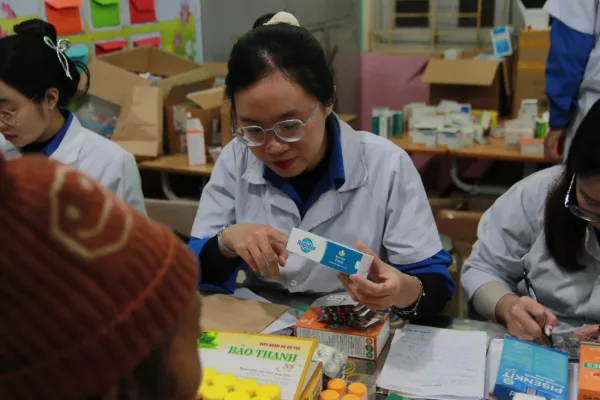 Trí Khang Pharma đồng hành cùng “Đông ấm 2024” chia sẻ yêu thương đến bà con vùng cao