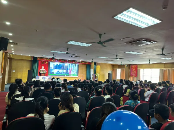 Hơn 200 phụ huynh tham dự Hội thảo “Vượt cạn dễ dàng – Nuôi con an nhàn” tại Bệnh viện Sản Nhi Vĩnh Phúc